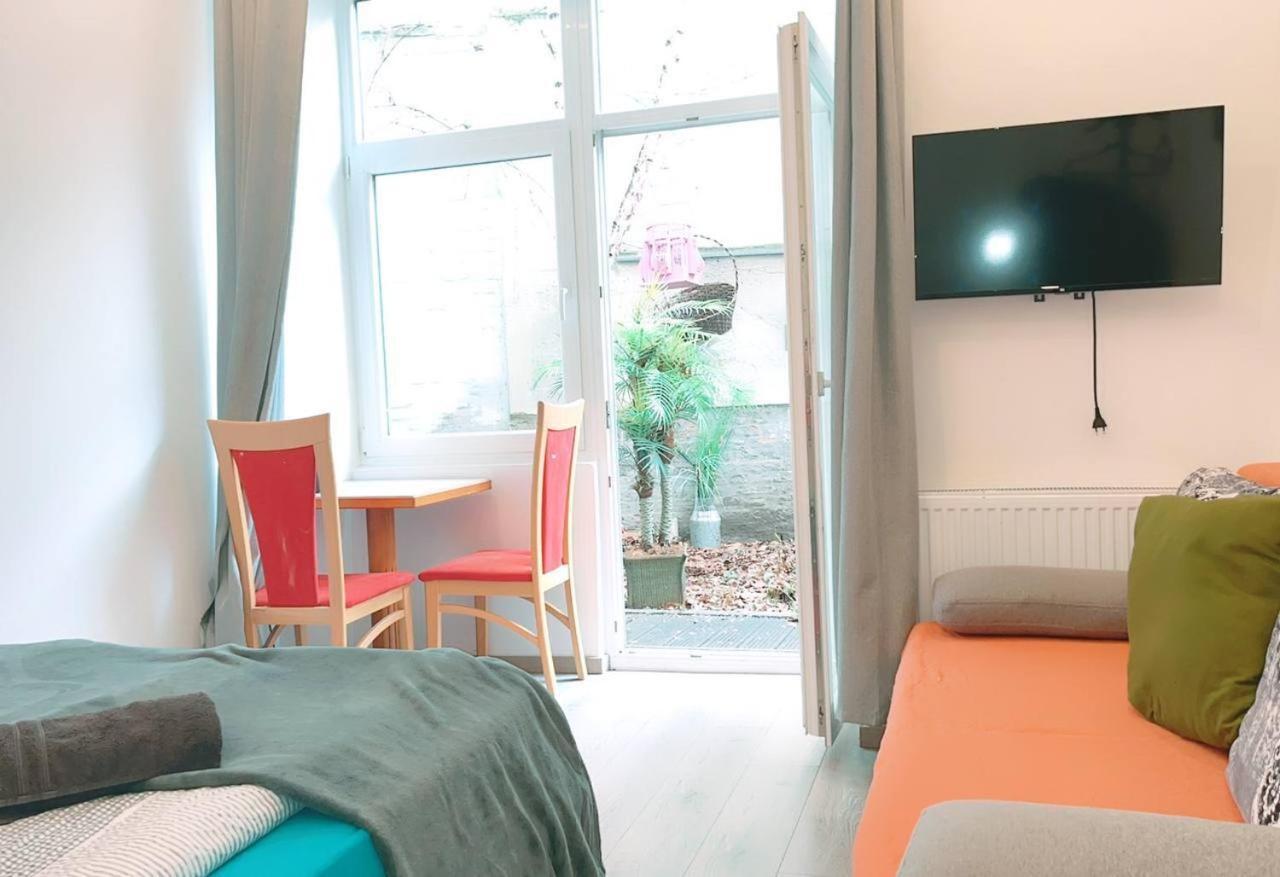 Comfort Triple Room Hn Виена Екстериор снимка