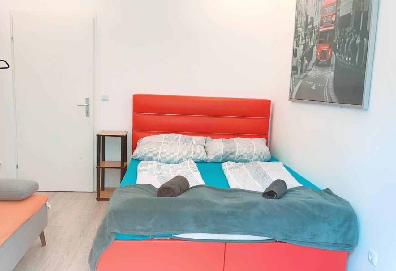 Comfort Triple Room Hn Виена Екстериор снимка